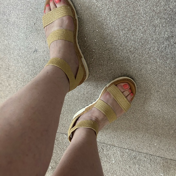 Women’s Steve Madden ankle wrap platform sandal - Picture 4 of 6